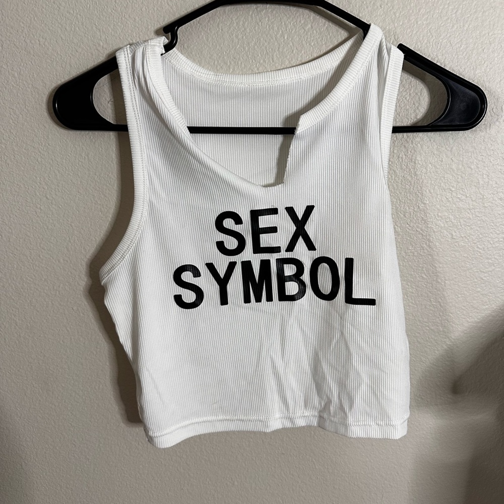 Cropped tee